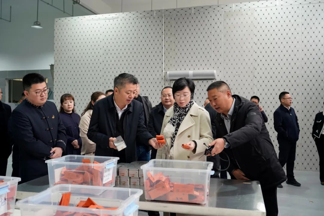 The mountains and seas blend together! The party a